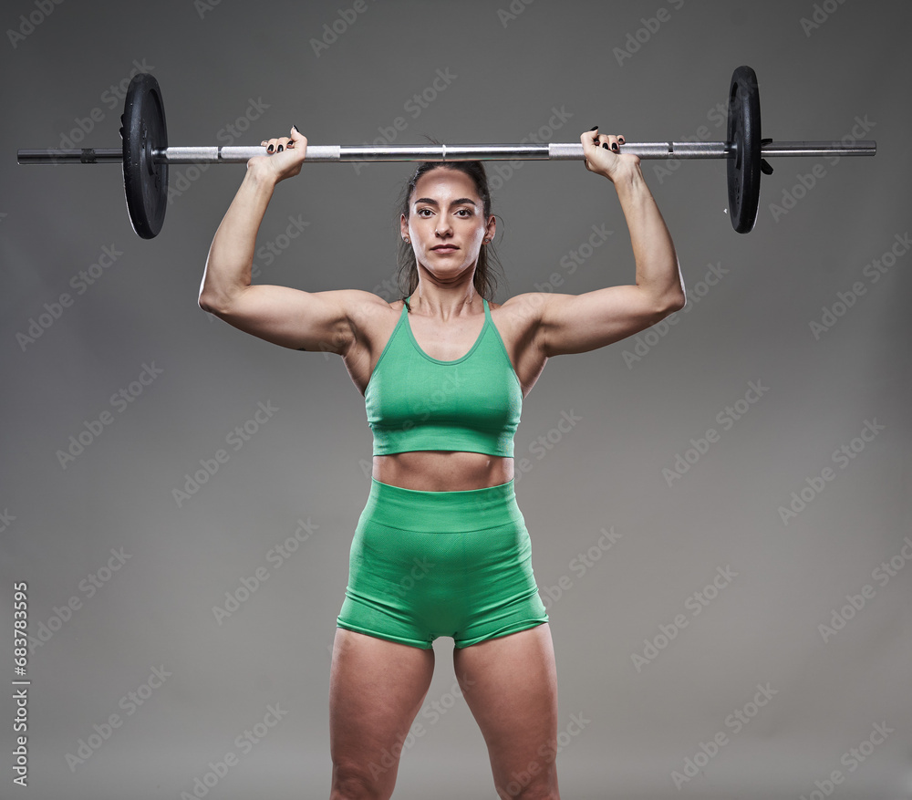 Obraz premium Fitness model lady doing barbell exercises