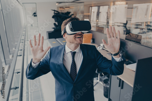 Canvastavla Exited businessman stands in office interior after finishing workday in virtual