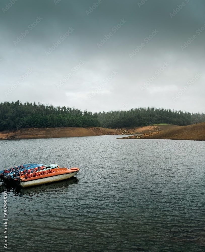 Obraz premium boat on the lake