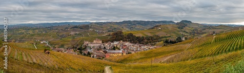 Serralunga, Barolo, Novello: tre borghi stupendi appoggiati sulle colline delle Langhe