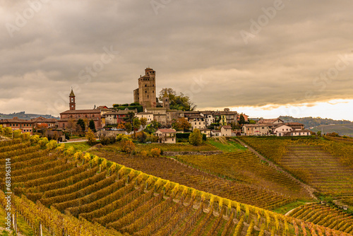 Serralunga, Barolo, Novello: tre borghi stupendi appoggiati sulle colline delle Langhe