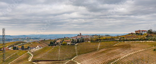 Serralunga, Barolo, Novello: tre borghi stupendi appoggiati sulle colline delle Langhe
