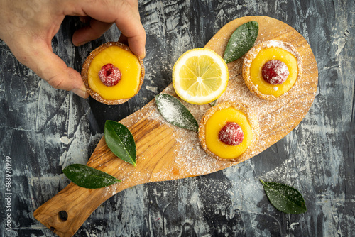 Obraz na płótnie Homemade lemon pie with raspberry w salonie