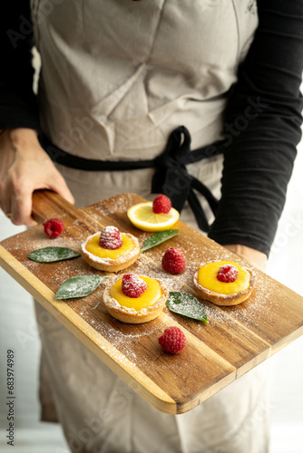 Obraz na płótnie Homemade lemon pie with raspberry w salonie