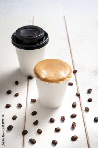 Obraz na płótnie espresso takeaway coffee cup and lid
decorated with coffee
beans w salonie