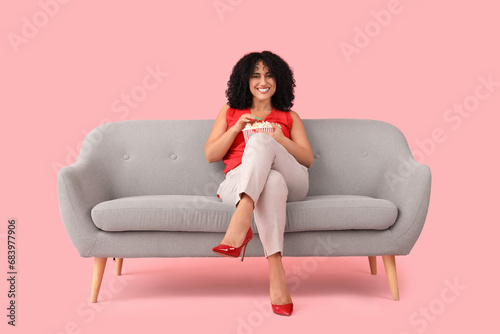 Beautiful woman with popcor...