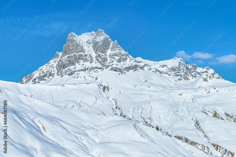 Herrlicher Wintertag am Hochtannbergpaß in Vorarlberg, Blick zum Widderstein