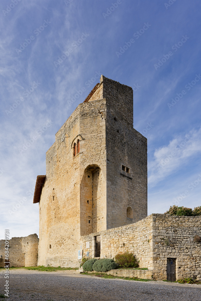 Château de Le-Poët-Laval dans le Drôme
