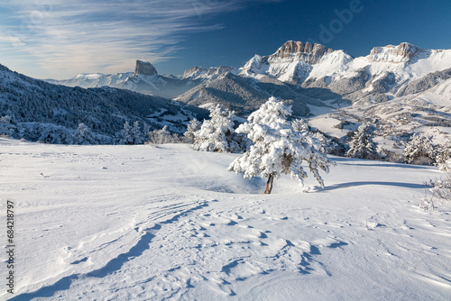 Mont Aiguille et Grand Veymont en hiver photo