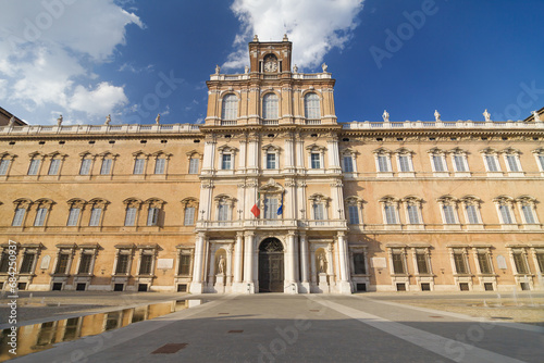 Obraz na płótnie Ducal Palace of Modena w salonie
