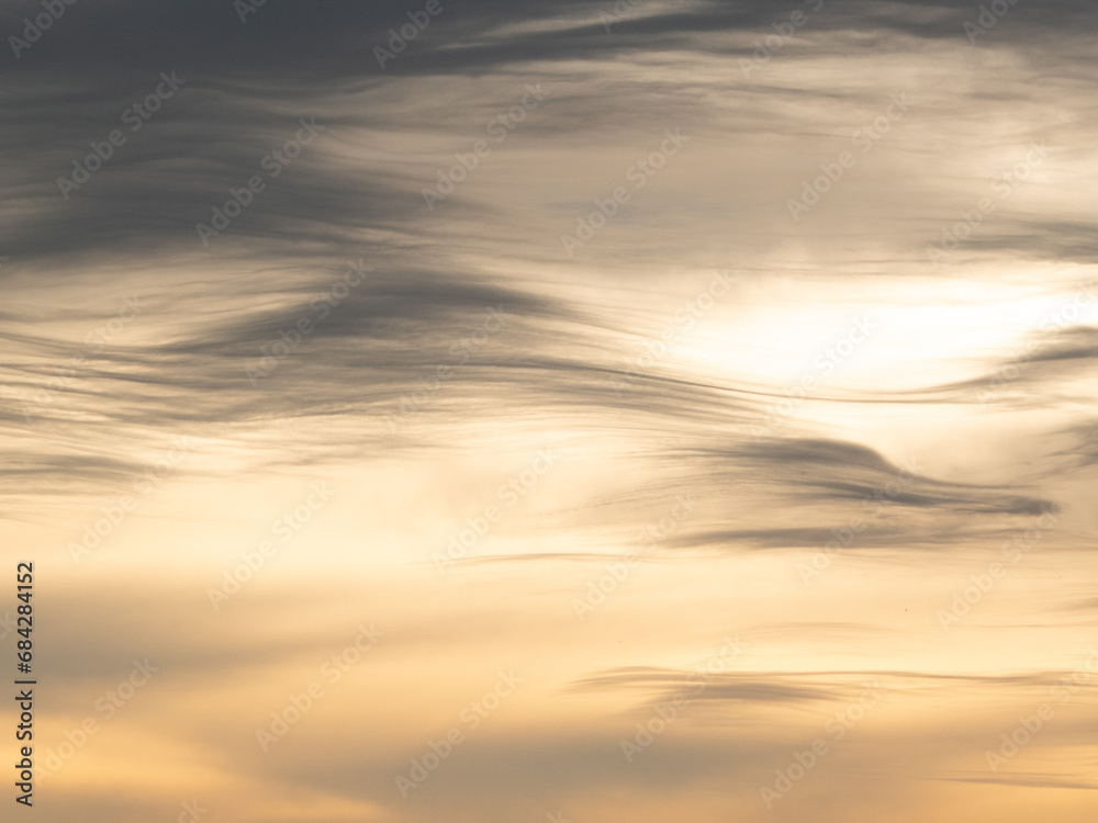 Obraz premium Sunset fall sky with whispy cirrus clouds