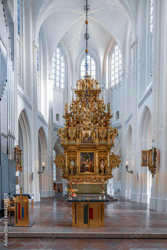 Altar in einer Kirche photo