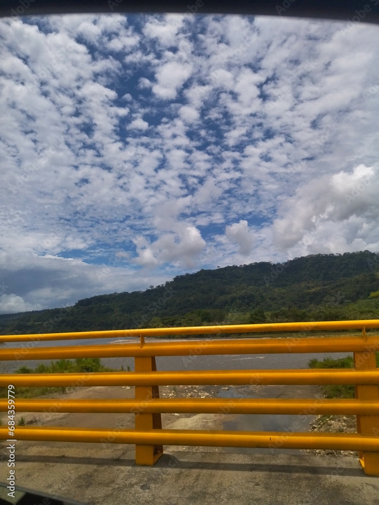 Cielo nublado hermoso