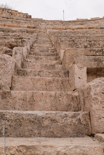 Das Amphitheater, Römische Theater von Amman befindet sich im Zentrum von Amman, der Hauptstadt Jordaniens. Es wurde während der Regierungszeit von Antoninus Pius (138–161 n. Chr.) neu errichtet. photo