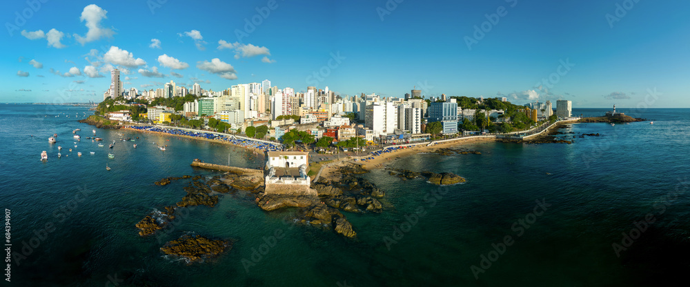 Fototapeta premium Vista Aérea do Forte de Santa Maria e Farol da Barra na cidade de Salvador, Bahia, Brasil