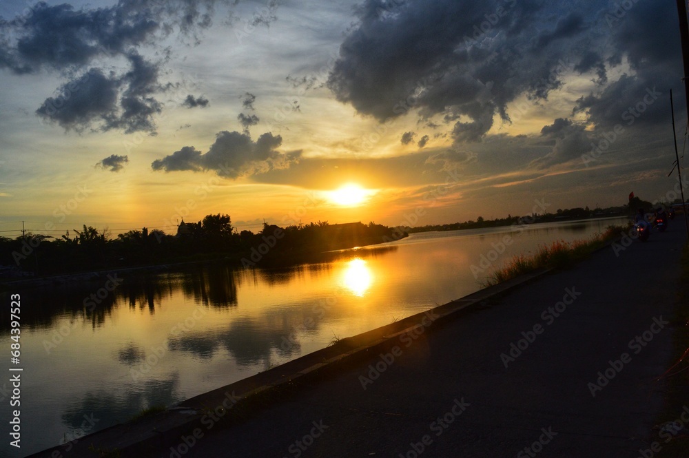 beautiful view of sunset and cloudy clouds