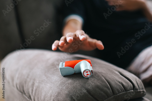 Fotografie Male hand reaches for an asthma inhaler, an asthmatic attack