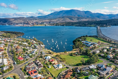 Tableau sur toile Aerial view of the Derwent River, Mt Wellington and the city of Hobart, Tasmania