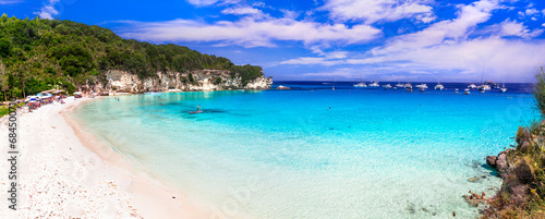 Fototapeta Naklejka Na Ścianę i Meble -  Greece. Antipaxos island - small beautiful ionian island with gorgeous white beaches and tyrquoise sea. View of  stunning Voutoumi beach