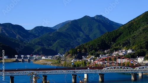 山の上から見る、町（橋、海、空）の風景 © つきのこ（Tsukinoko）