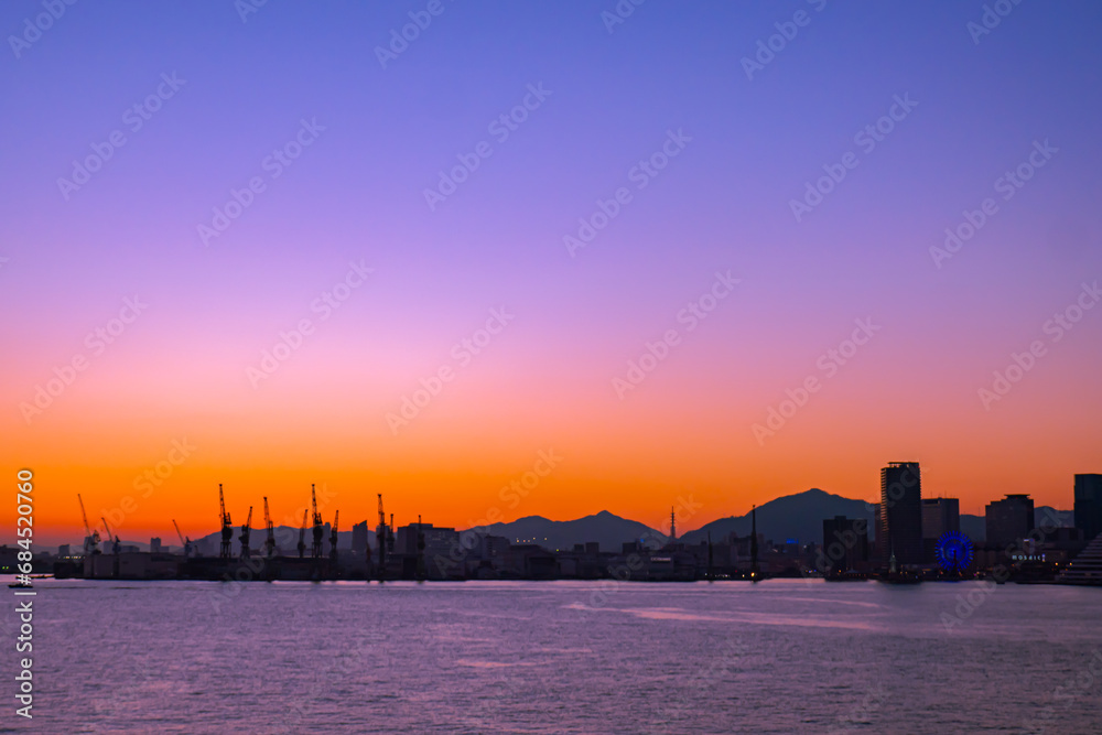 夕暮れ時の神戸港