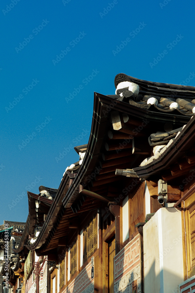 Obraz premium traditional Korean style house with blue sky background