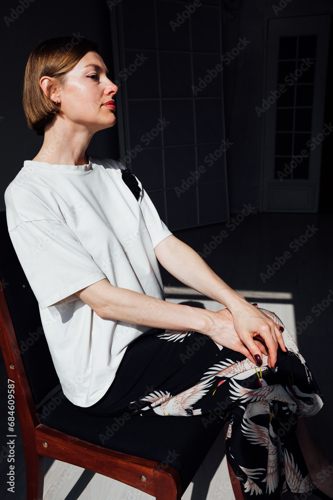 Naklejka premium Portrait of a beautiful fashionable woman with short hair
