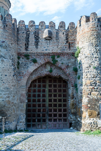 Obraz na płótnie Closed Entrance to a medieval castle on a sunny day w salonie