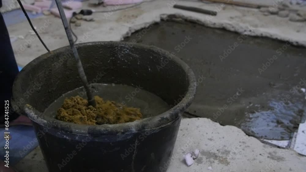 Mixing of mortar for screed floors Mixing of mortar for screed floors