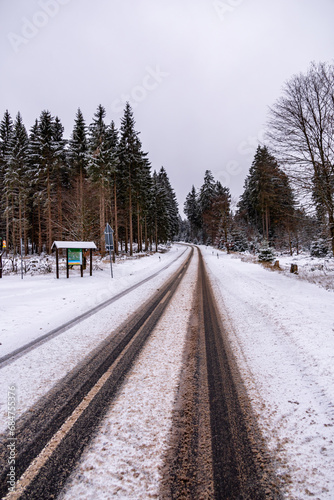 Erste Winterwanderung durch den verschneiten Thüringer Wald am Bahnhof Rennsteig - Thüringen - Deutschland © Oliver Hlavaty