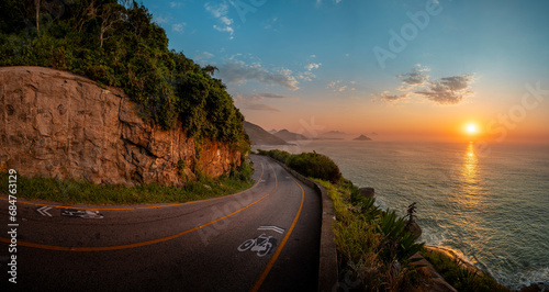 Panorâmica de estrada cênica no amanhecer a beira mar, Rio de Janeiro photo