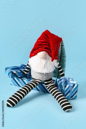 Christmas gnome with gift b...