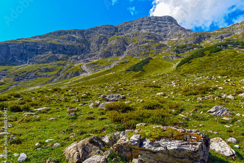 Wanderweg über Stierlochweg zum Stierlochjoch/Ravensburger Hütte im Lechquellengebirge Vorarlberg/Österreich photo