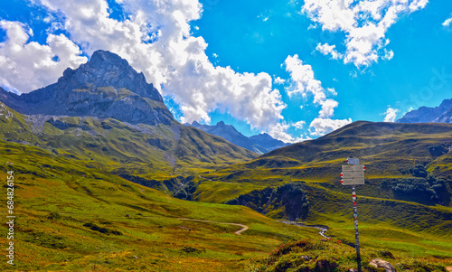 Wanderwegweiser am Stierlochjoch im Lechquellengebirge Vorarlberg/Österreich photo