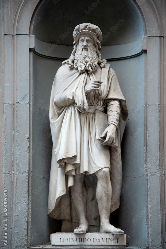 Obraz premium Statue of Leonardo da Vinci