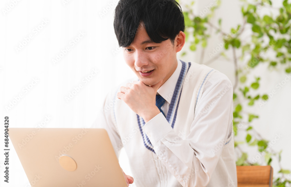 学生服を着ている若い男性 学生イメージ 学生服を着ている若い男性 学生イメージ