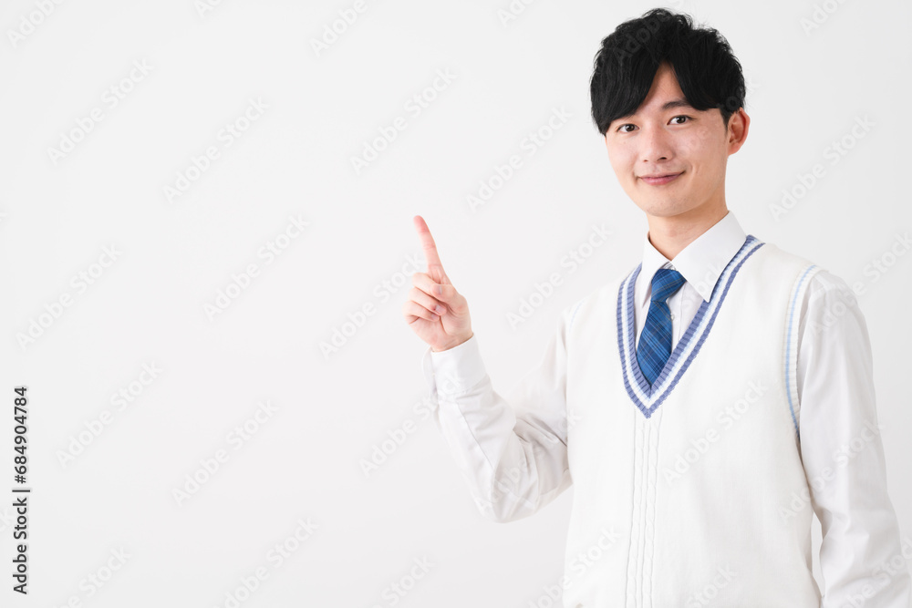 学生服を着ている若い男性　学生イメージ