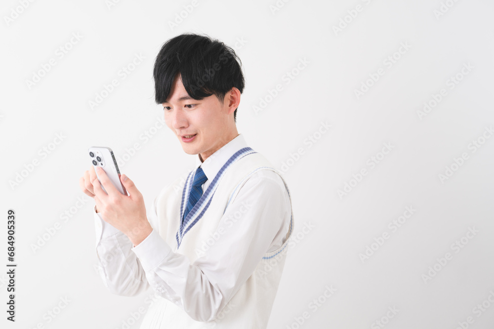 学生服を着ている若い男性　学生イメージ