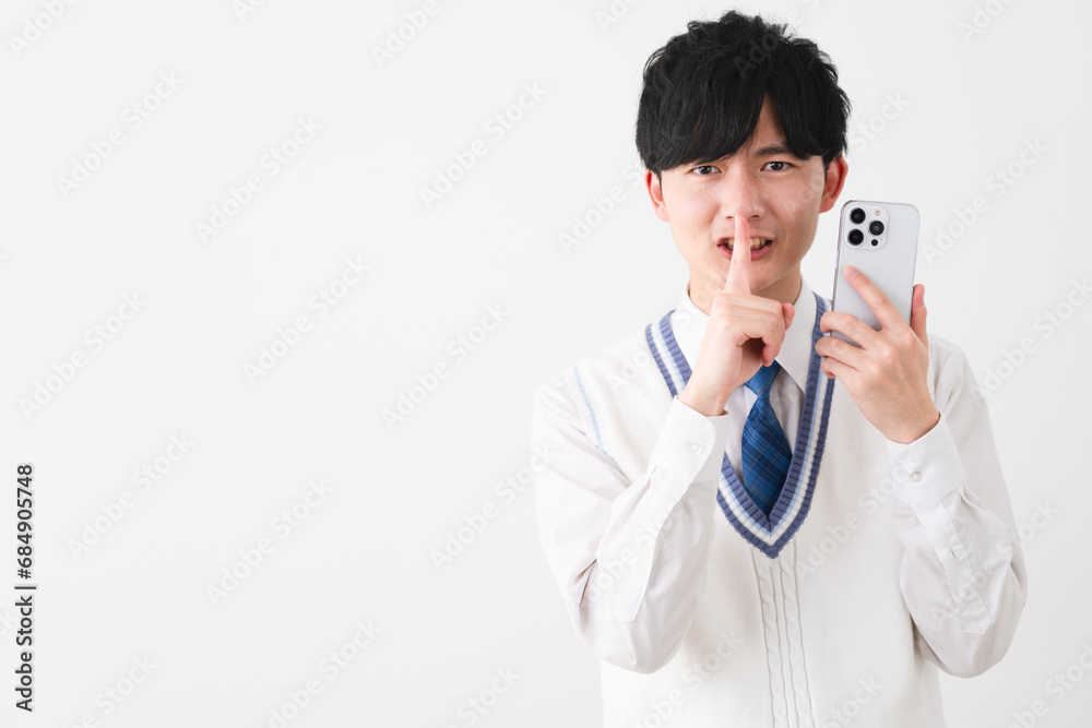 学生服を着ている若い男性　学生イメージ