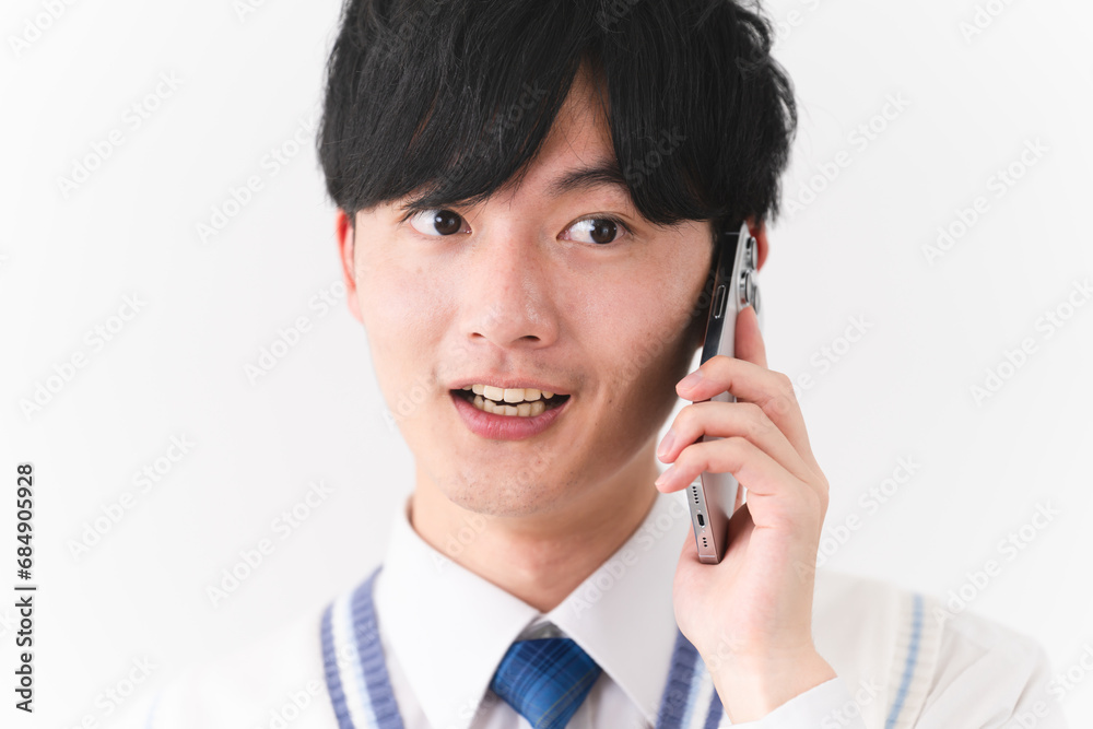 学生服を着ている若い男性　学生イメージ