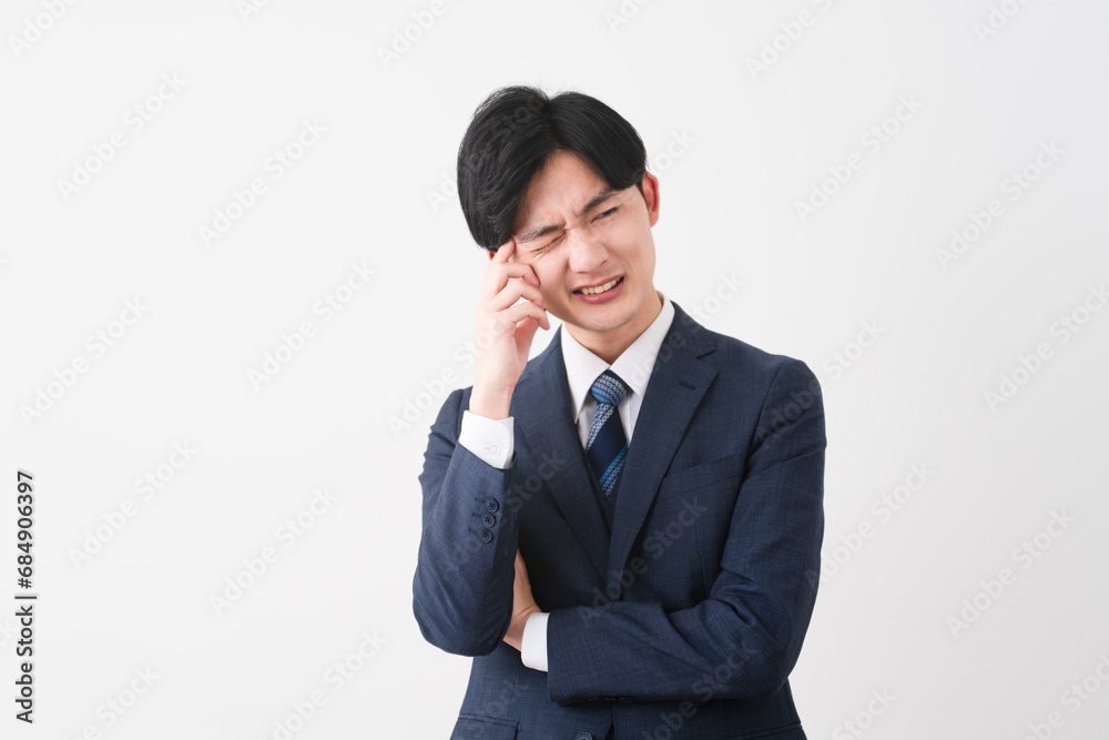 ビジネススーツを着ている若い男性 ビジネスイメージ ビジネススーツを着ている若い男性 ビジネスイメージ