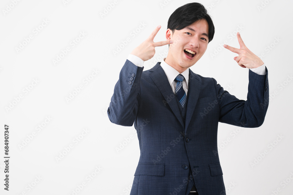 ビジネススーツを着ている若い男性 ビジネスイメージ ビジネススーツを着ている若い男性 ビジネスイメージ