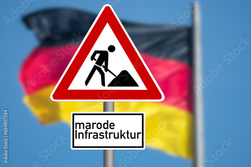 Photos Flagge von Deutschland, Schild Baustelle und Hinweis auf marode Infrastruktur