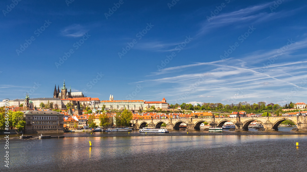 Obraz premium Skyline view panorama of Charles bridge (Karluv Most) with Old Town in Prague. Czech Republic