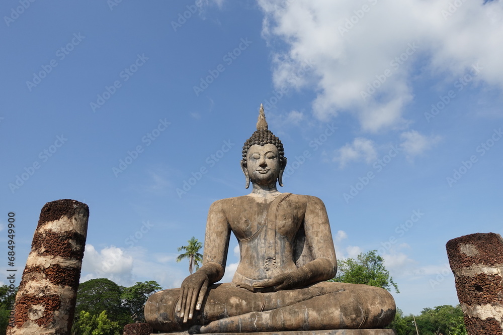 Fototapeta premium 世界遺産のスコータイ歴史公園 スコータイ・タイ Sukhothai Historical Park, Sukhothai Thailand อุทยานประวัติศาสตร์สุโขทัย, วัดมหาธาตุ สุโขทัย