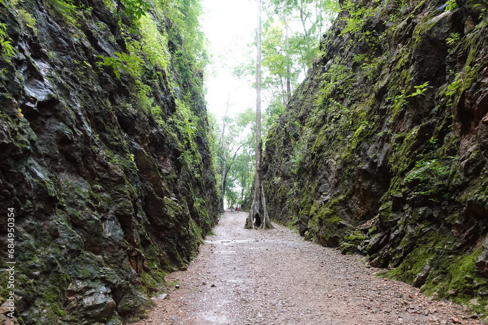 Hellfire Pass in Kanchanaburi ヘルファイア パス・タイ、カンチャナブリー ศูนย์ประวัติศาสตร์ช่องเขาขาด Hellfire Pass in Kanchanaburi ヘルファイア パス・タイ、カンチャナブリー ศูนย์ประวัติศาสตร์ช่องเขาขาด