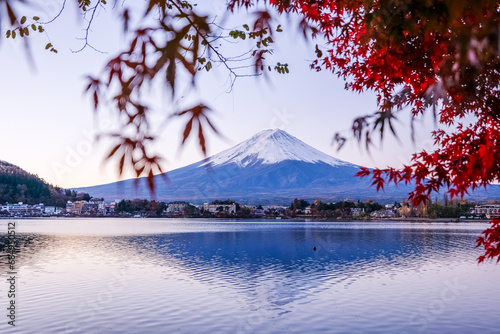 富士山　紅葉　河口湖　山梨 © Kazu8