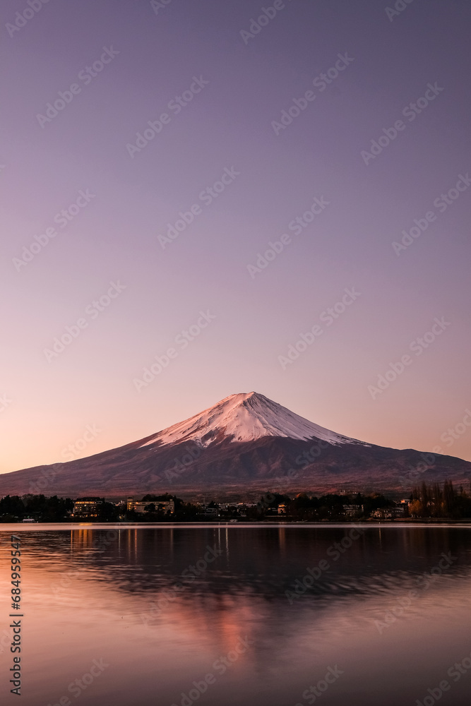 Fototapeta premium 富士山 河口湖 早朝