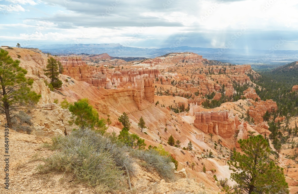 Hiking the Navajo Loop Trail in Bryce Canyon National Park