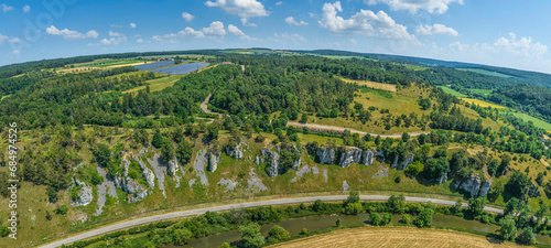 Panoramablick über die Felsgruppe Zwölf Apostel im Naturpark Altmühltal von oben